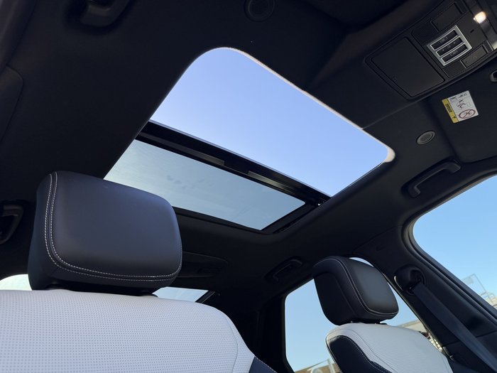 2023 Land Rover Discovery D300 R-Dynamic SE