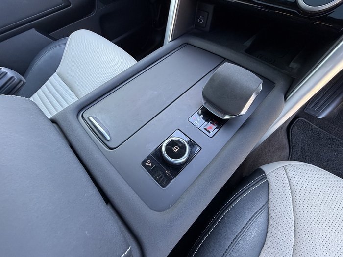 2023 Land Rover Discovery D300 R-Dynamic SE