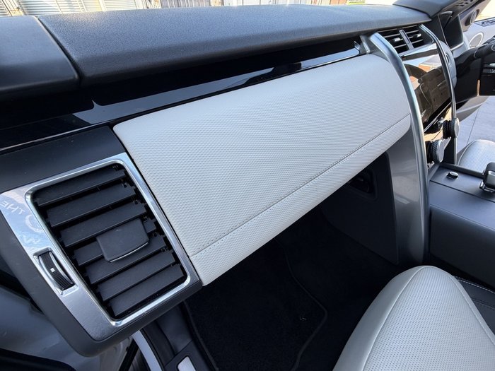 2023 Land Rover Discovery D300 R-Dynamic SE