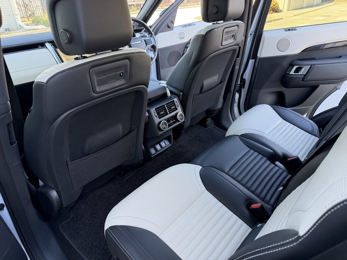 2023 Land Rover Discovery D300 R-Dynamic SE