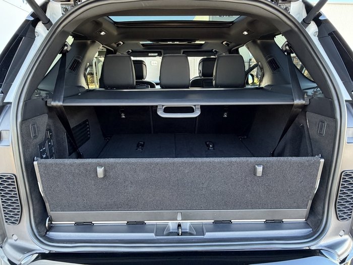 2023 Land Rover Discovery D300 R-Dynamic SE