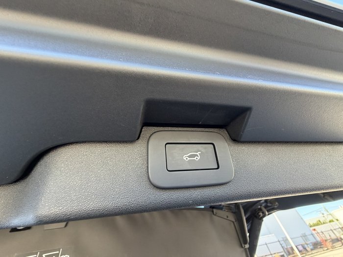 2023 Land Rover Discovery D300 R-Dynamic SE