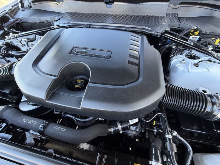 2023 Land Rover Discovery D300 R-Dynamic SE