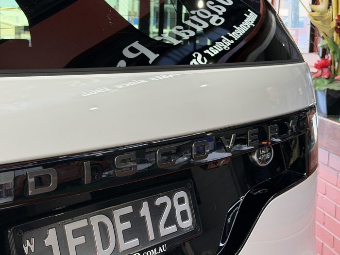 2023 Land Rover Discovery D300 R-Dynamic SE