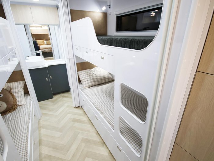 2026 Wonderland RV Amaroo Quad Bunk