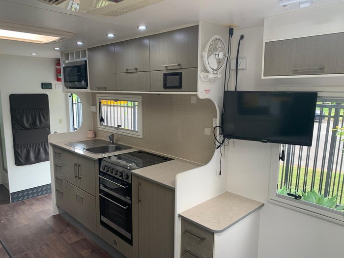 2014 New Age Caravans Oz Classic Slider