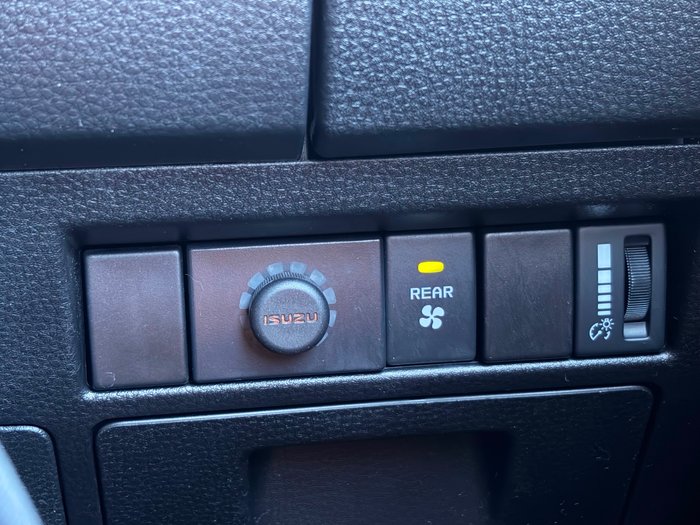 2023 Isuzu MU-X LS-M