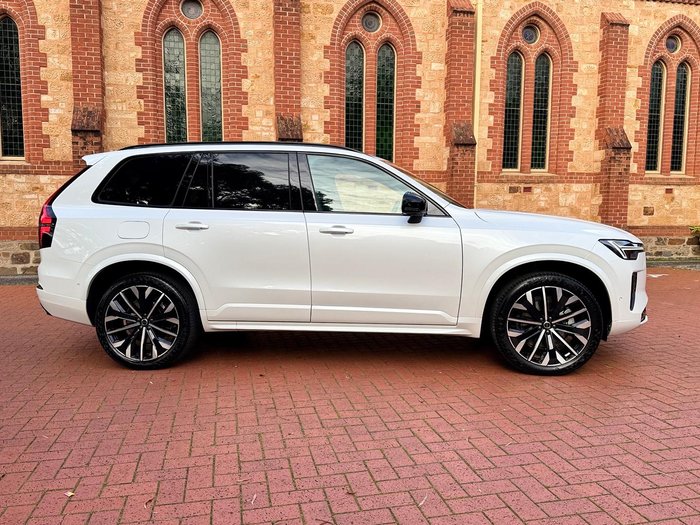 2026 Volvo XC90 Ultra B5 Dark