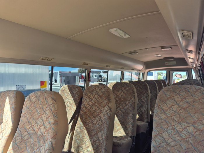 2009 Fuso Rosa 25 seat AUTO Deluxe Bus