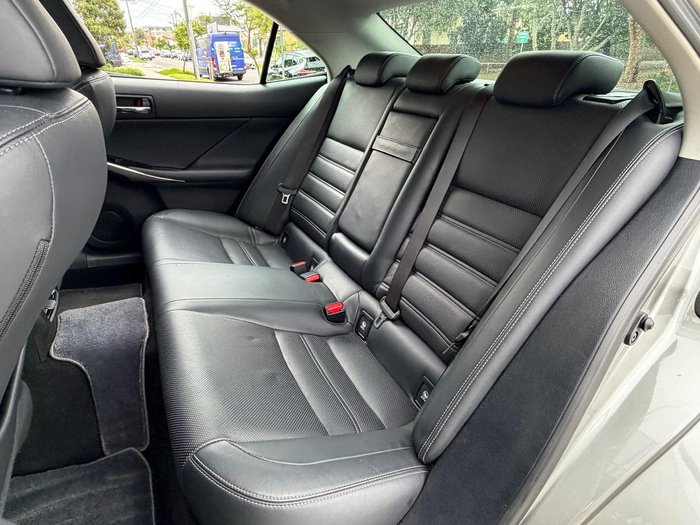 2014 Lexus IS 300h Luxury AVE30R Titanium Silver