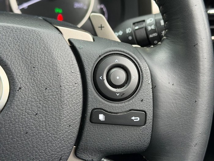 2014 Lexus IS 300h Luxury AVE30R Titanium Silver