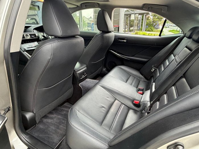 2014 Lexus IS 300h Luxury AVE30R Titanium Silver