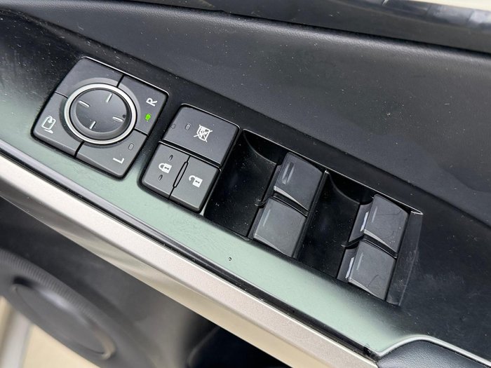 2014 Lexus IS 300h Luxury AVE30R Titanium Silver