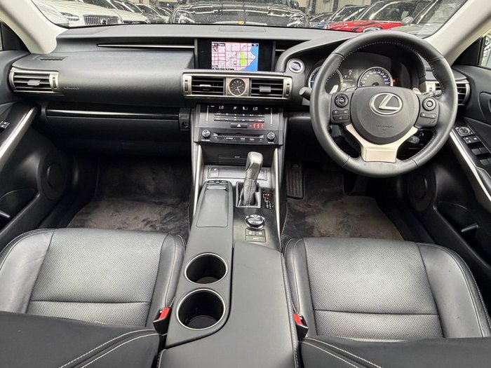 2014 Lexus IS 300h Luxury AVE30R Titanium Silver