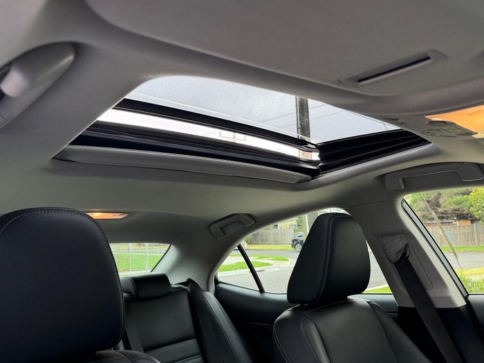 2014 Lexus IS 300h Luxury AVE30R Titanium Silver