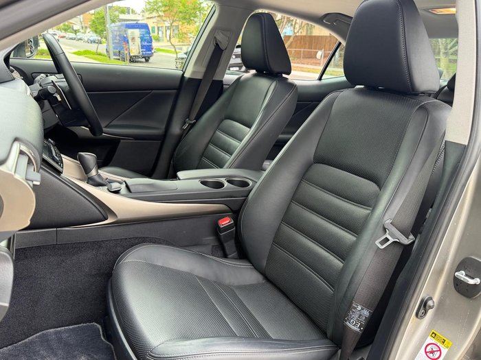 2014 Lexus IS 300h Luxury AVE30R Titanium Silver