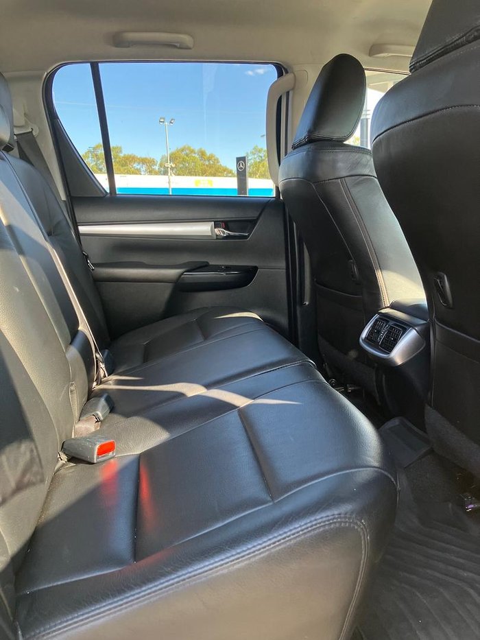 2020 Toyota Hilux SR5