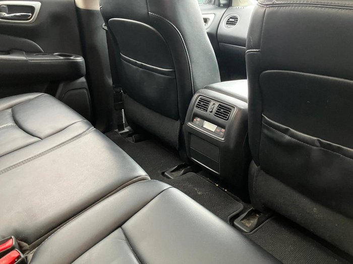 2018 Nissan Pathfinder ST-L