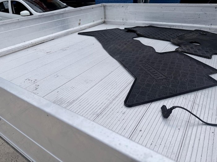 2003 Toyota Hilux SR5 KZN165R MY02 4X4 Dual Range French Vanilla