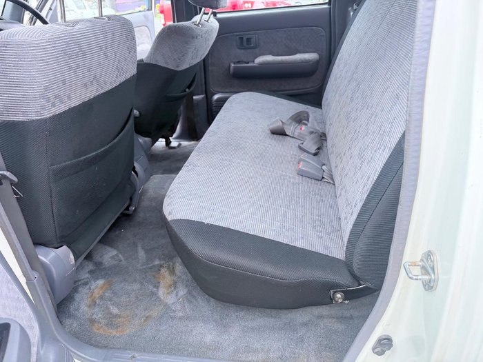 2003 Toyota Hilux SR5 KZN165R MY02 4X4 Dual Range French Vanilla