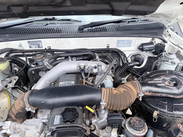 2003 Toyota Hilux SR5 KZN165R MY02 4X4 Dual Range French Vanilla