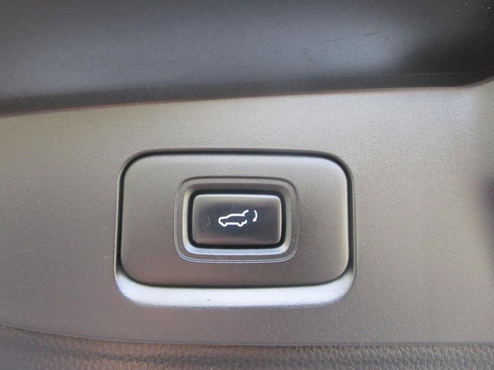 2022 Isuzu MU-X LS-T