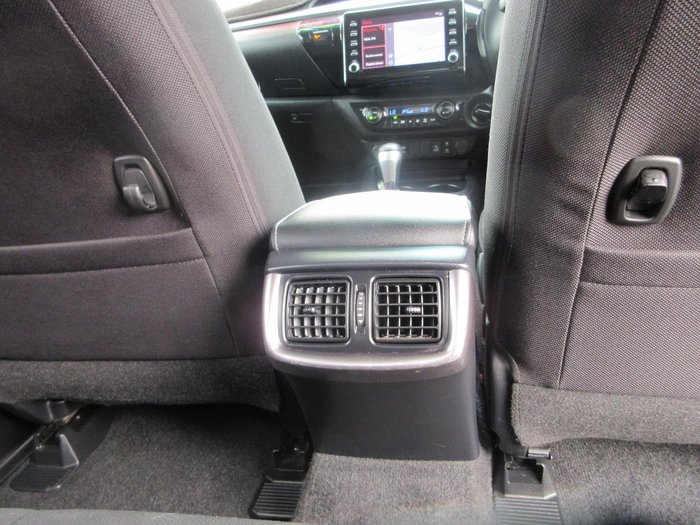 2021 Toyota Hilux SR5