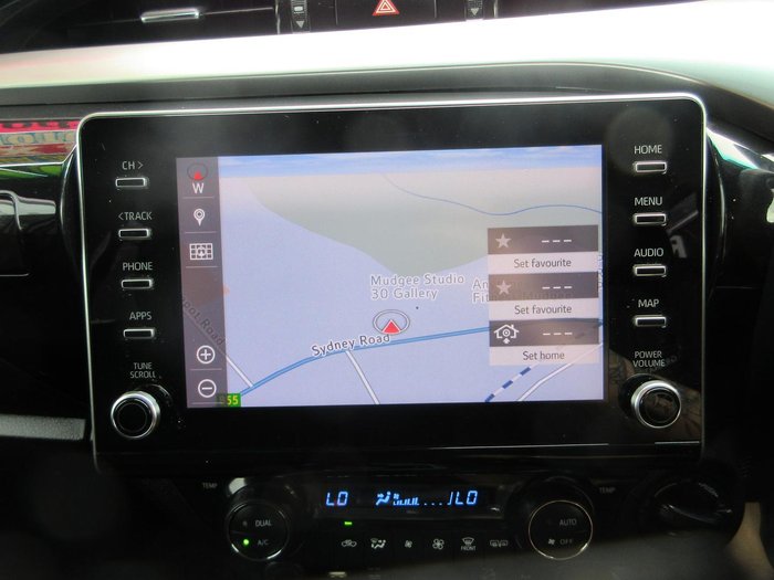 2021 Toyota Hilux SR5