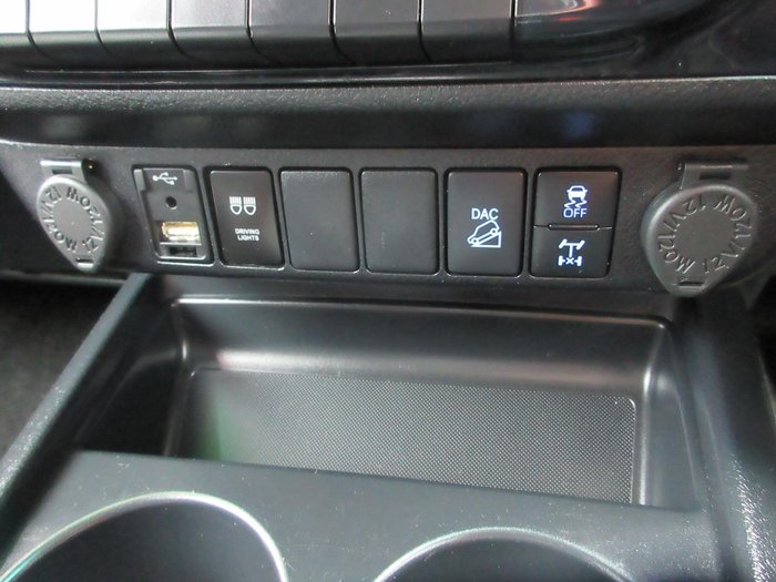 2021 Toyota Hilux SR5