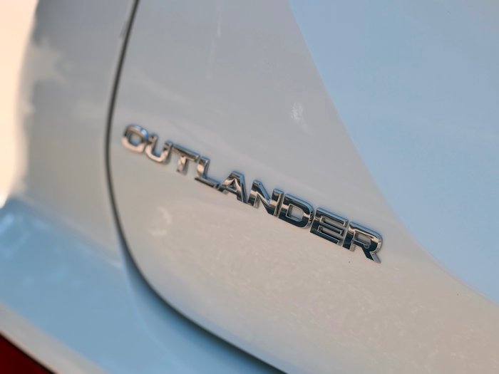 2024 Mitsubishi Outlander ES