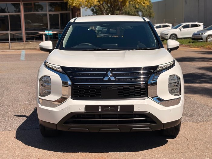 2024 Mitsubishi Outlander ES