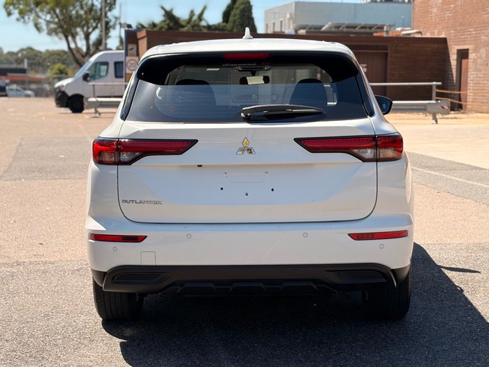 2024 Mitsubishi Outlander ES