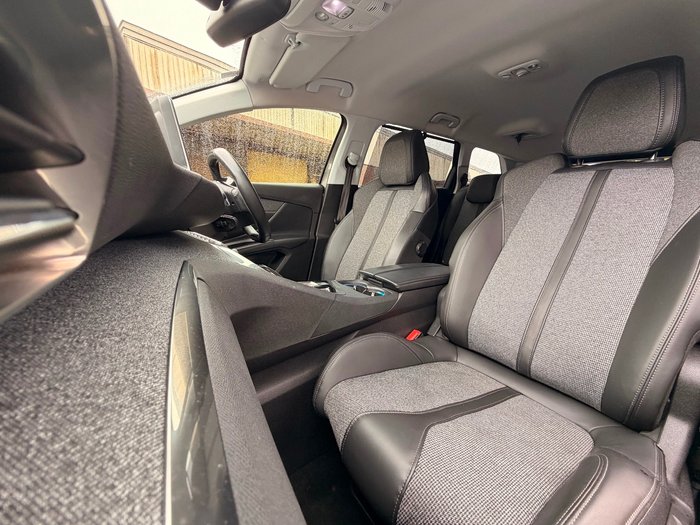 2018 Peugeot 5008 Allure