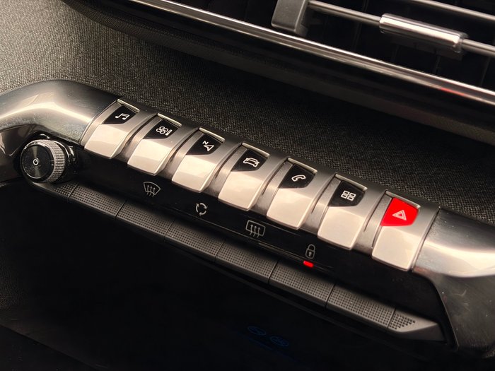 2018 Peugeot 5008 Allure