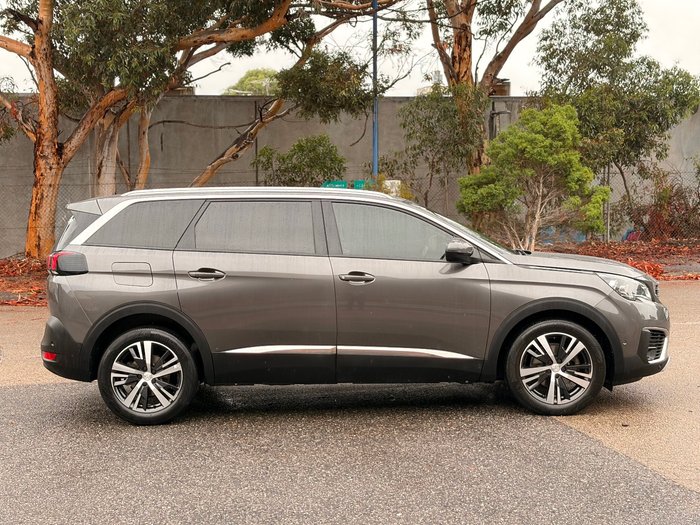 2018 Peugeot 5008 Allure