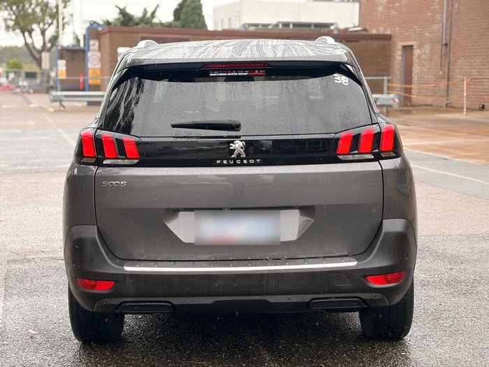 2018 Peugeot 5008 Allure