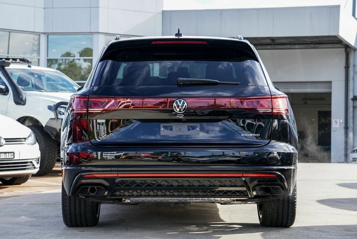 2025 Volkswagen Touareg R