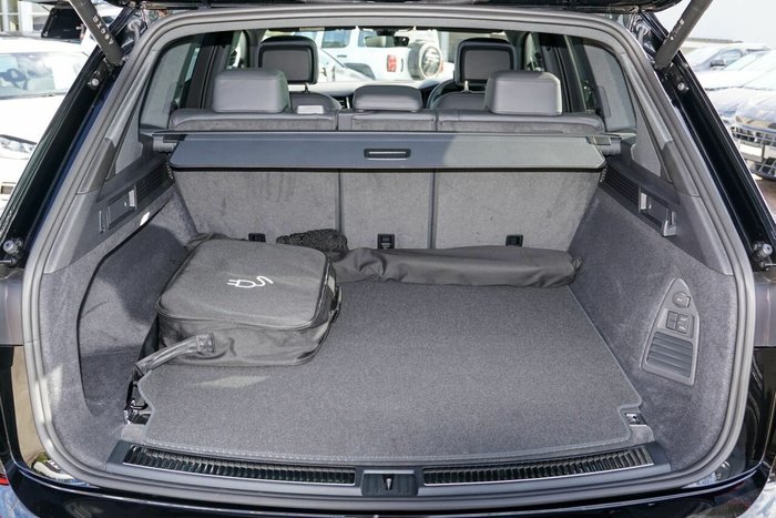 2025 Volkswagen Touareg R