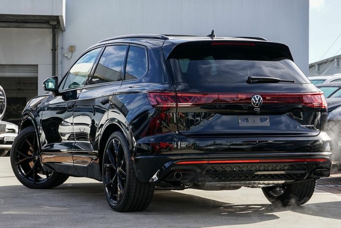 2025 Volkswagen Touareg R