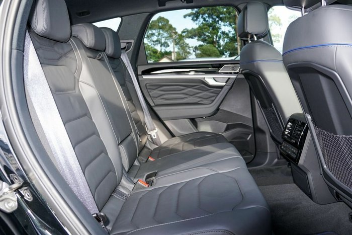 2025 Volkswagen Touareg R