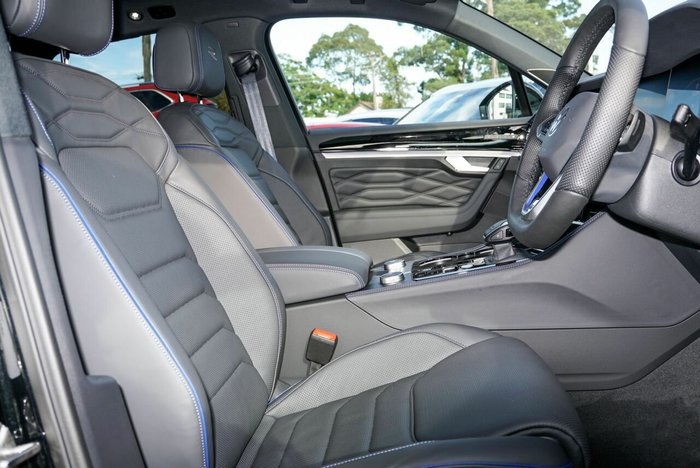 2025 Volkswagen Touareg R