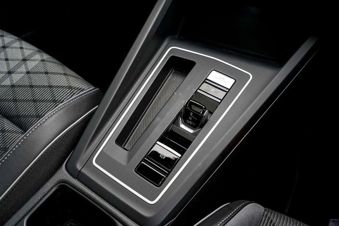 2022 Volkswagen Golf 110TSI R-Line