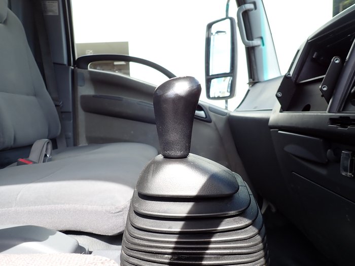 2014 ISUZU NPR 400