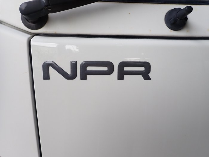 2014 ISUZU NPR 400