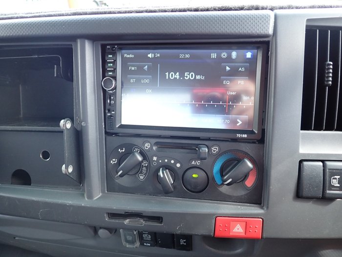 2014 ISUZU NPR 400