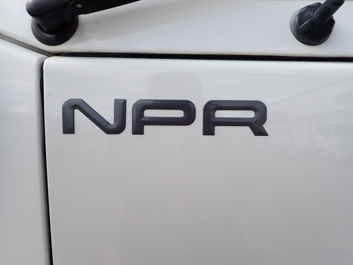 2014 ISUZU NPR 400