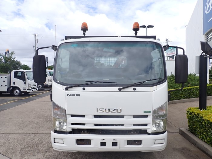 2014 ISUZU NPR 400