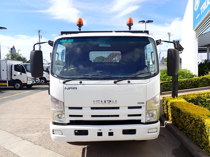 2014 ISUZU NPR 400
