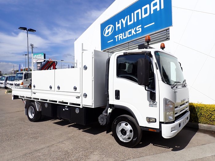 2014 ISUZU NPR 400