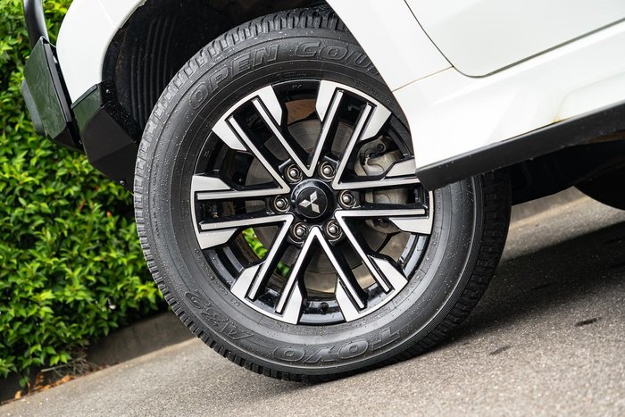 2022 Mitsubishi Pajero Sport GLS